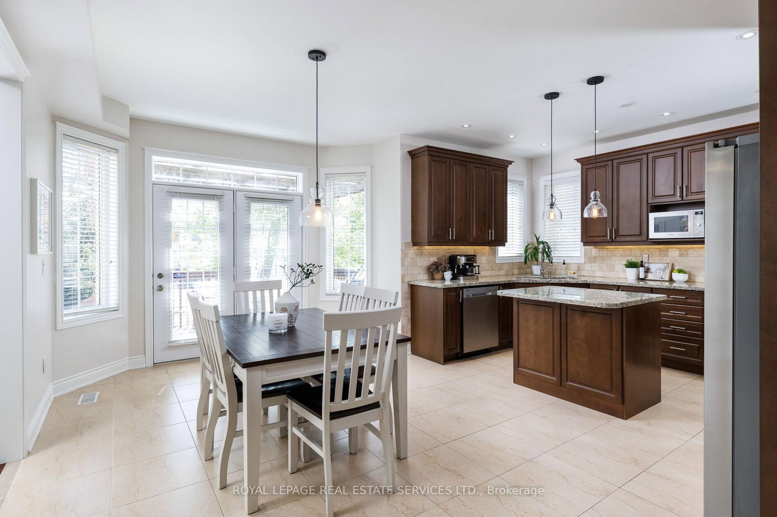 147 Innville Crescent • Oakville, ON photo 10
