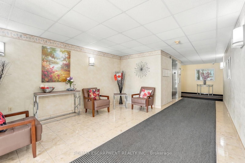 A307 - 216 Plains Road W