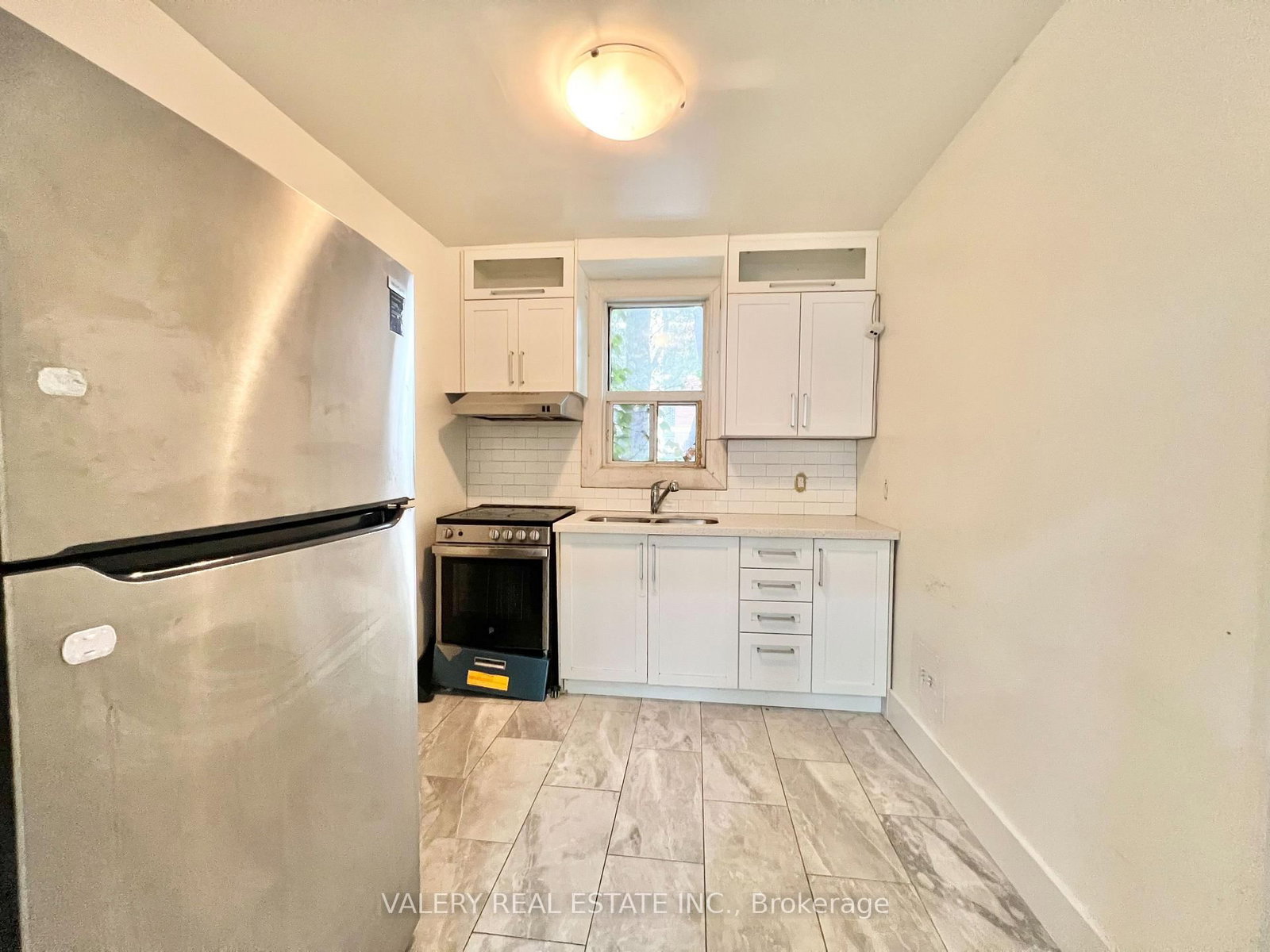15 Stavebank Road N, Unit 4 - Photo 12