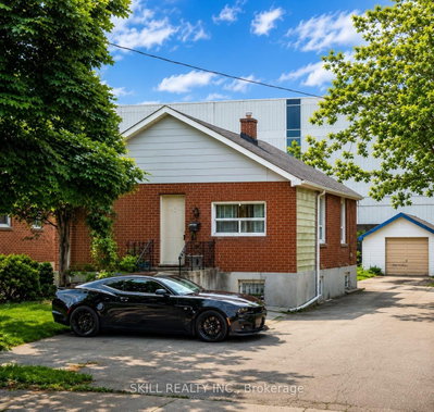 4-bed Detached House · 165 Thirtieth St