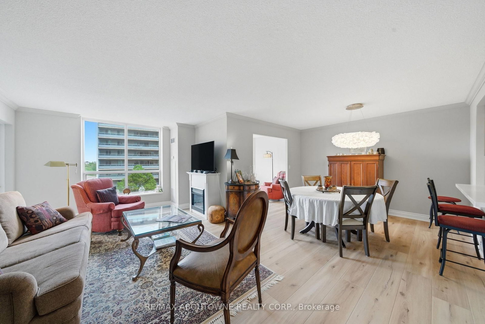 442 Maple Ave. Avenue • #606 • Burlington, ON photo 13