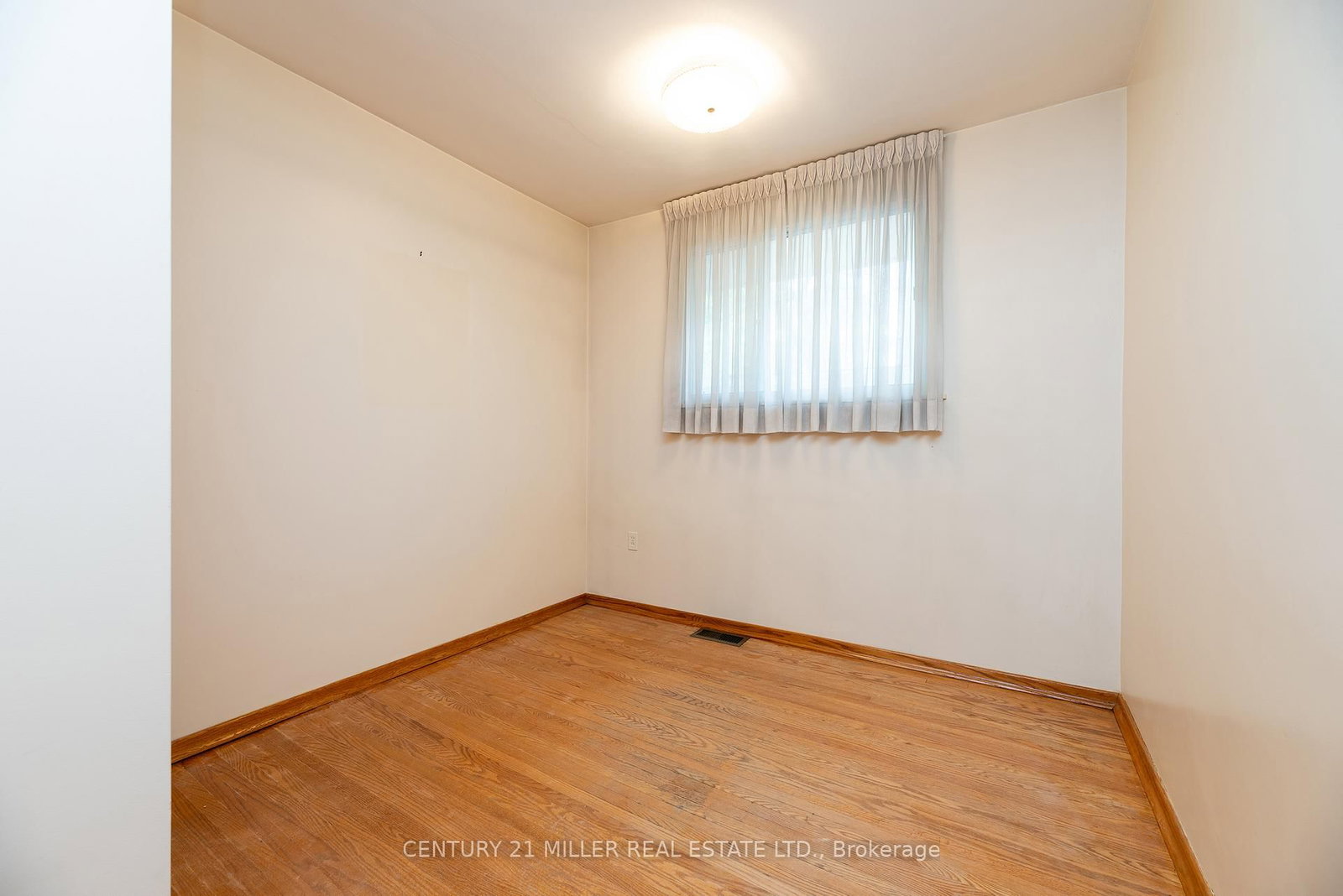 2048 Elmhurst Avenue • Oakville, ON photo 17