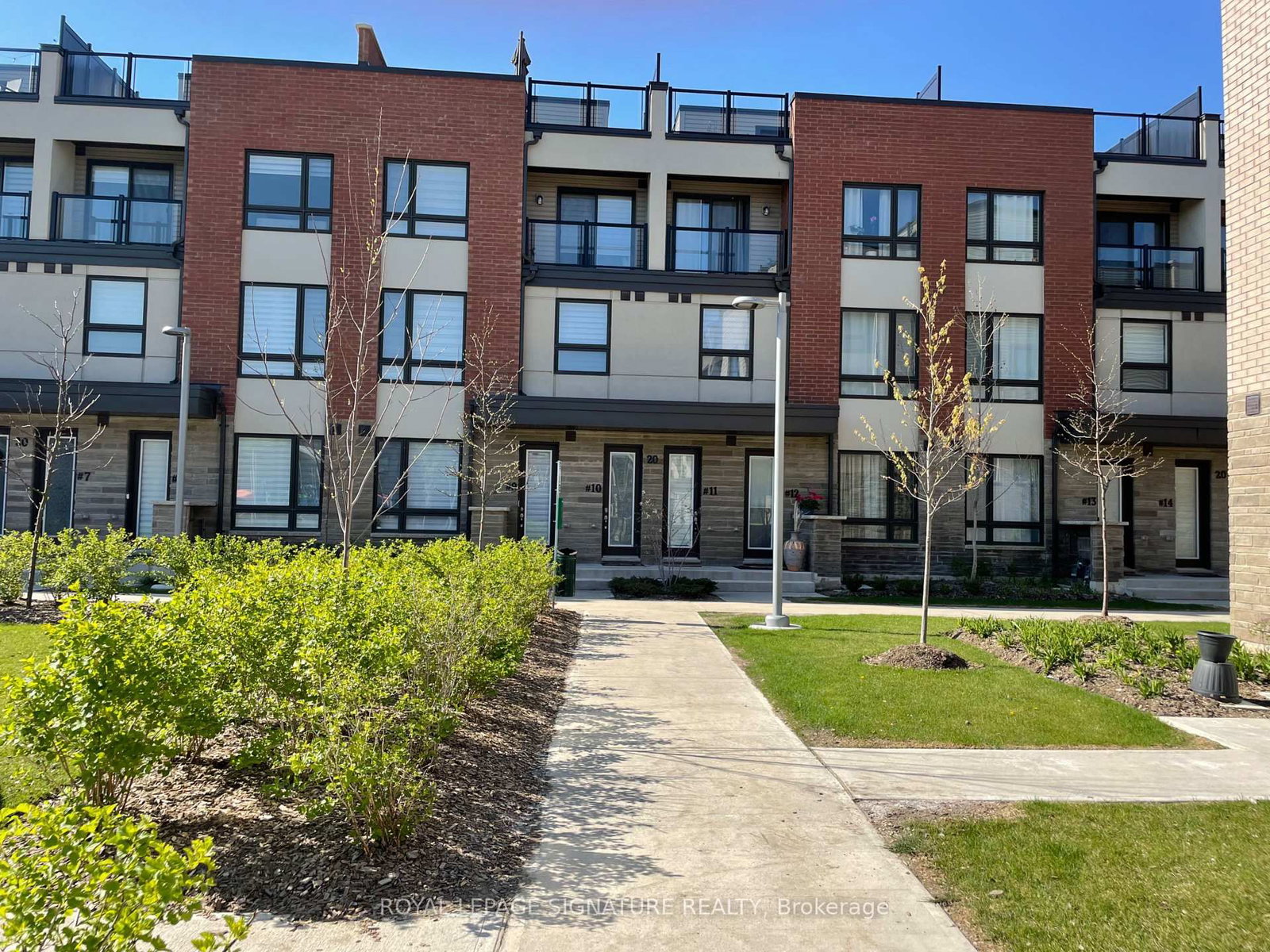 Property at 20 WoodStream