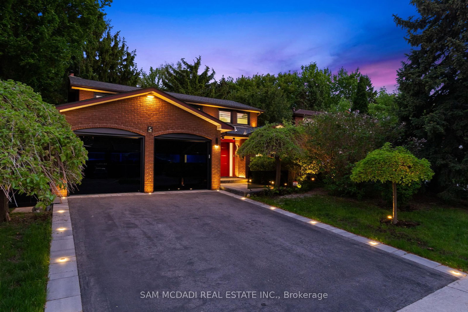 Detached House for sale at 5 Canterbury Crescent, Toronto, Ontario, M9A 5A4 - Edenbridge-Humber Valley - MLS: W13214516