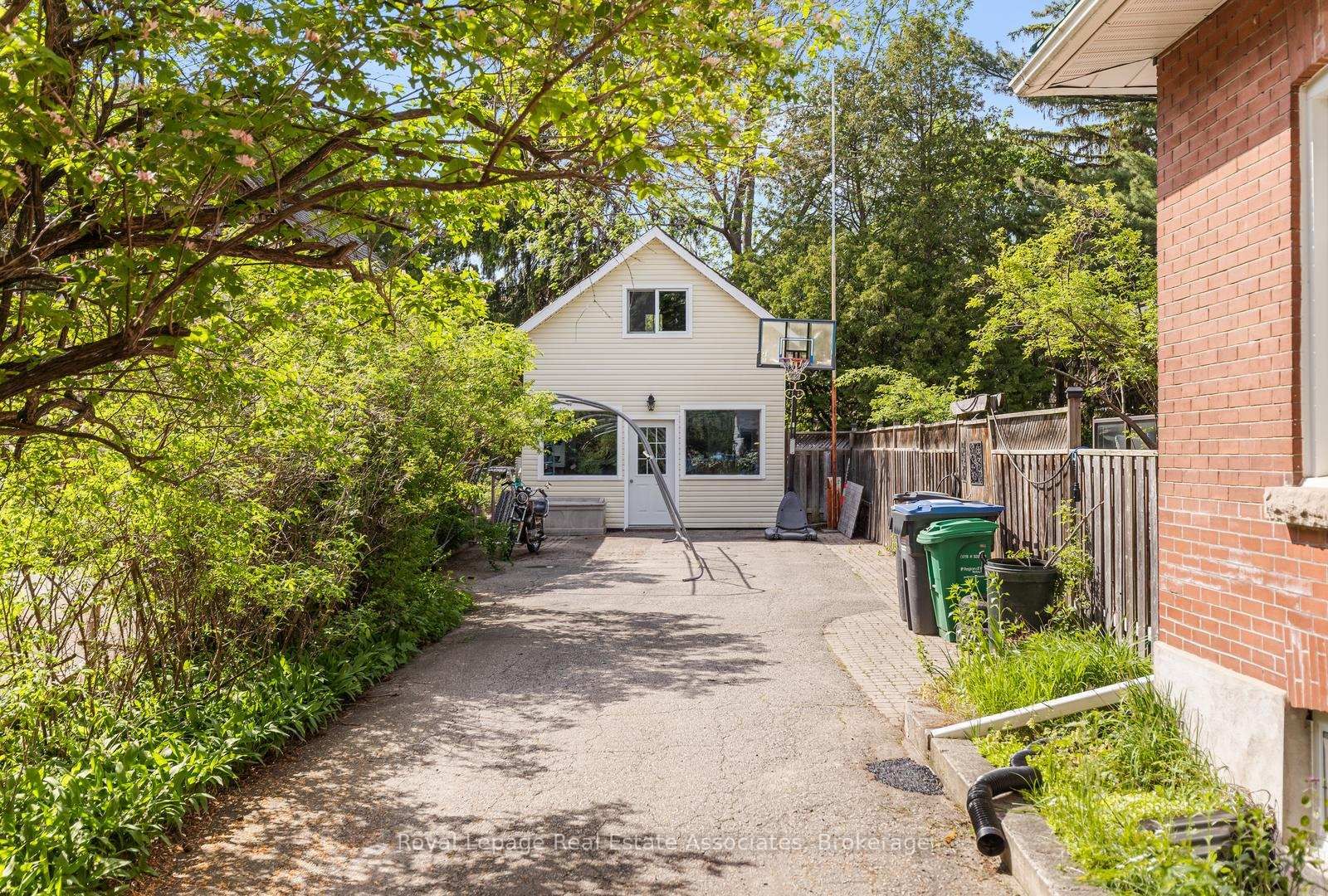 1807 Balsam Avenue • Mississauga, ON photo 2