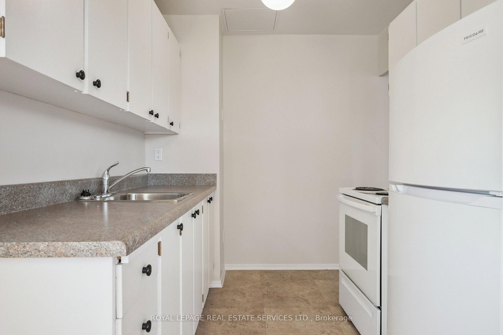 7 Helene Street N, Unit 302 - Photo 11