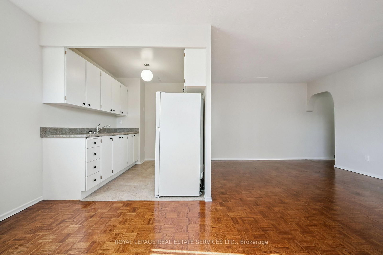 7 Helene Street N, Unit 302 - Photo 8