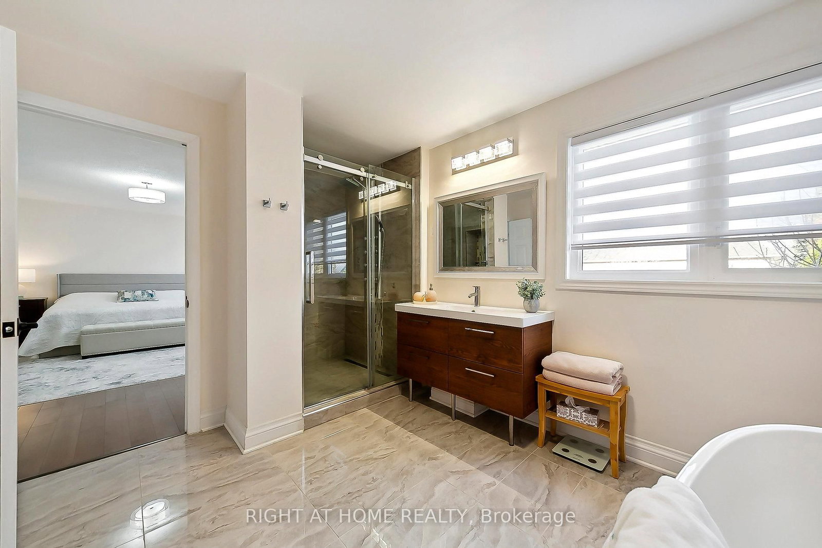 2069 N Waterbridge Drive • Burlington, ON photo 19