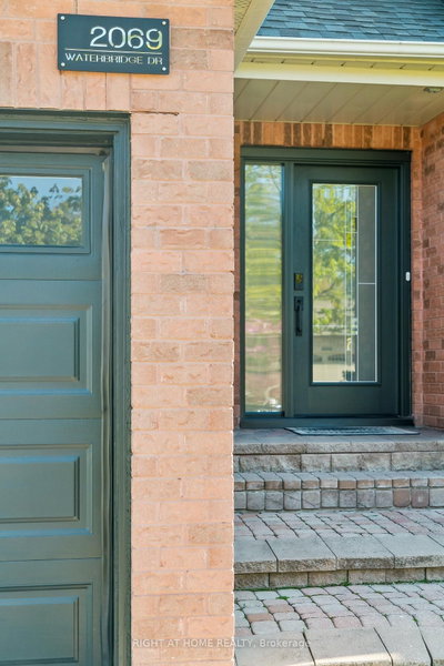 2069 N Waterbridge Drive • Burlington, ON photo 2