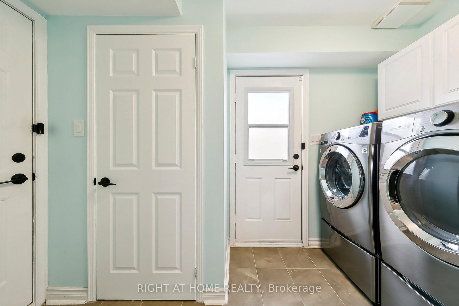 2069 N Waterbridge Drive • Burlington, ON photo 22