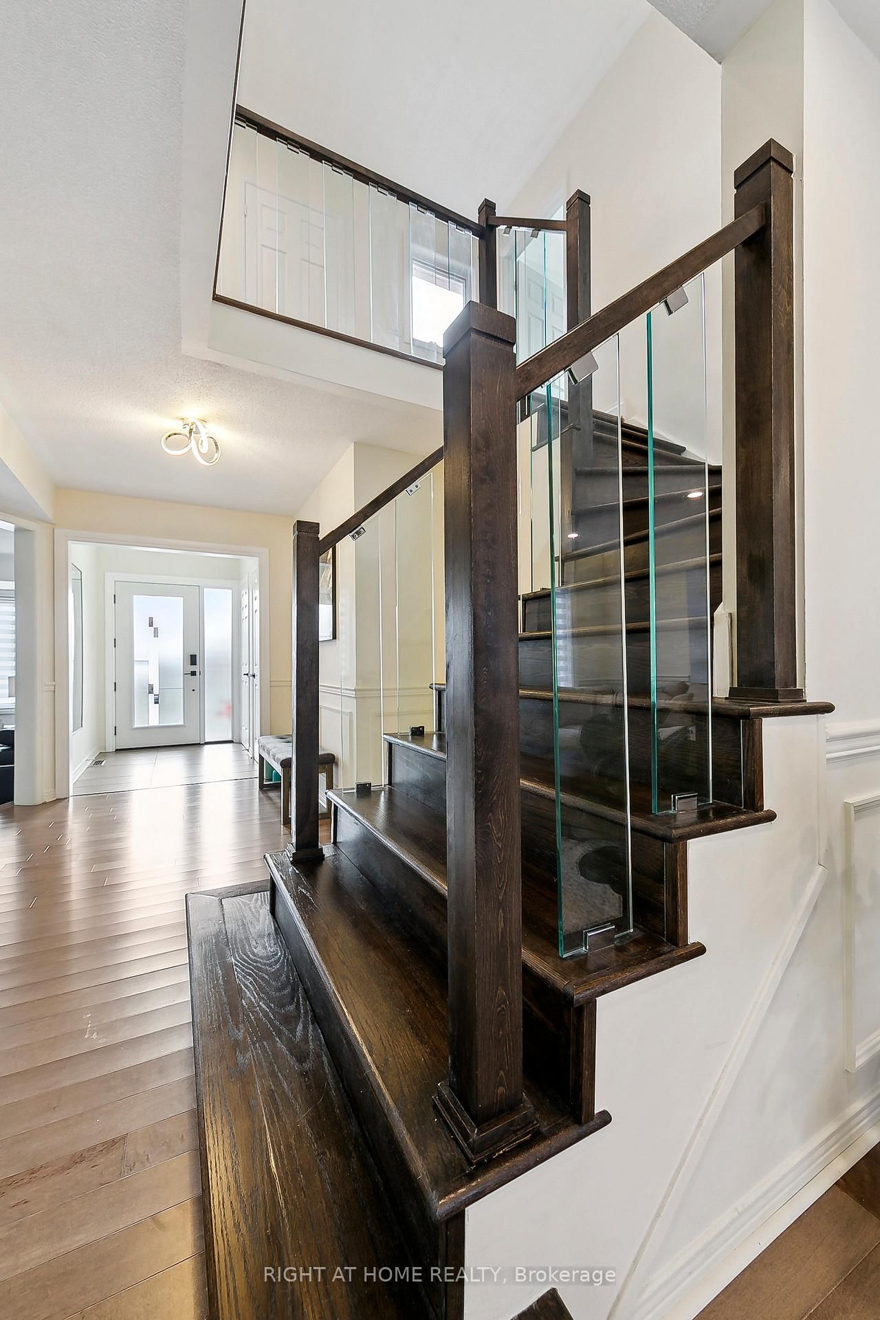 2069 N Waterbridge Drive • Burlington, ON photo 9