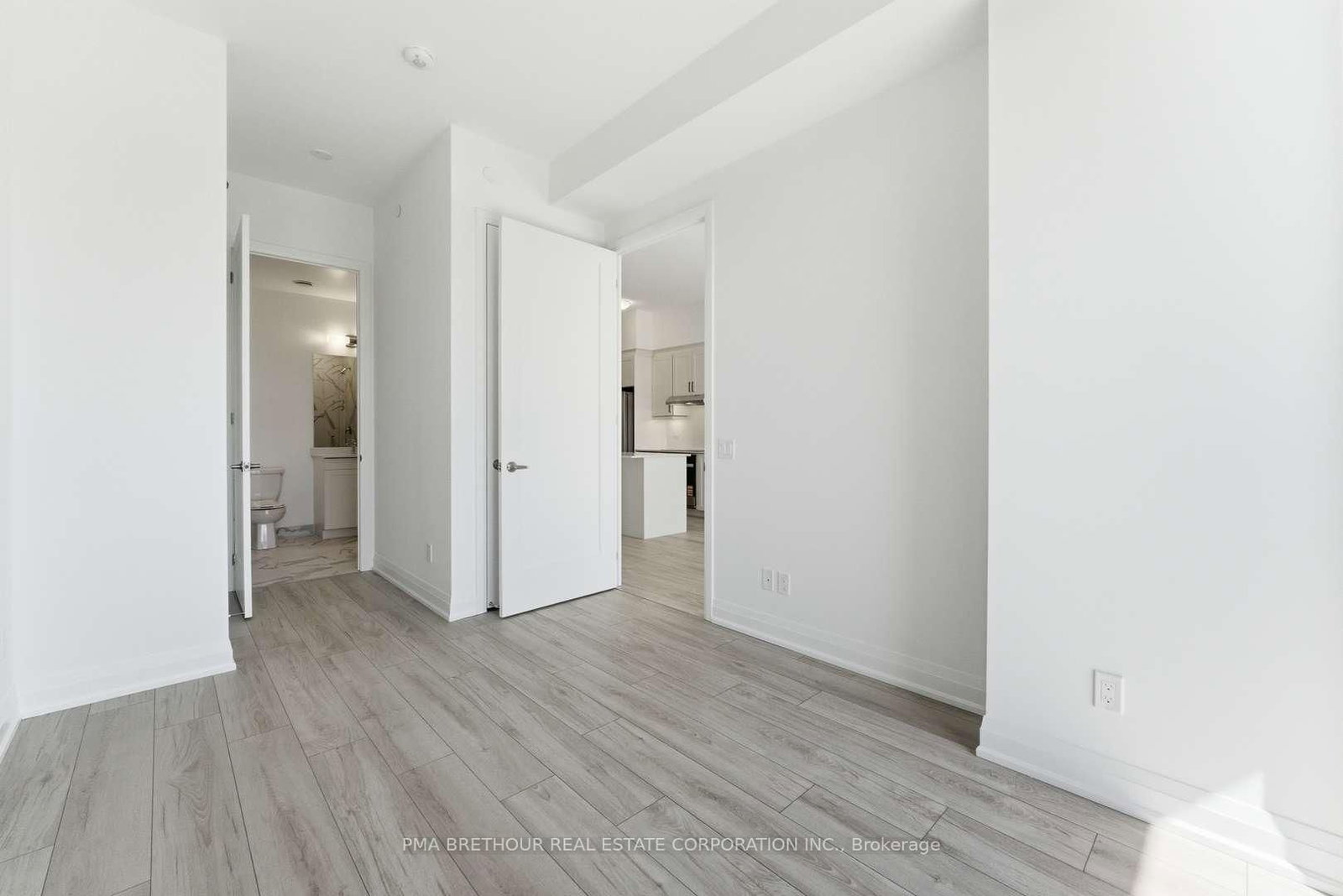 1035 Southdown Mississauga,ON L5J 0A2 — Photo 4