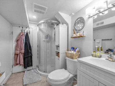 Unit #1 - lower — 61 Chelsea Avenue — photo 4