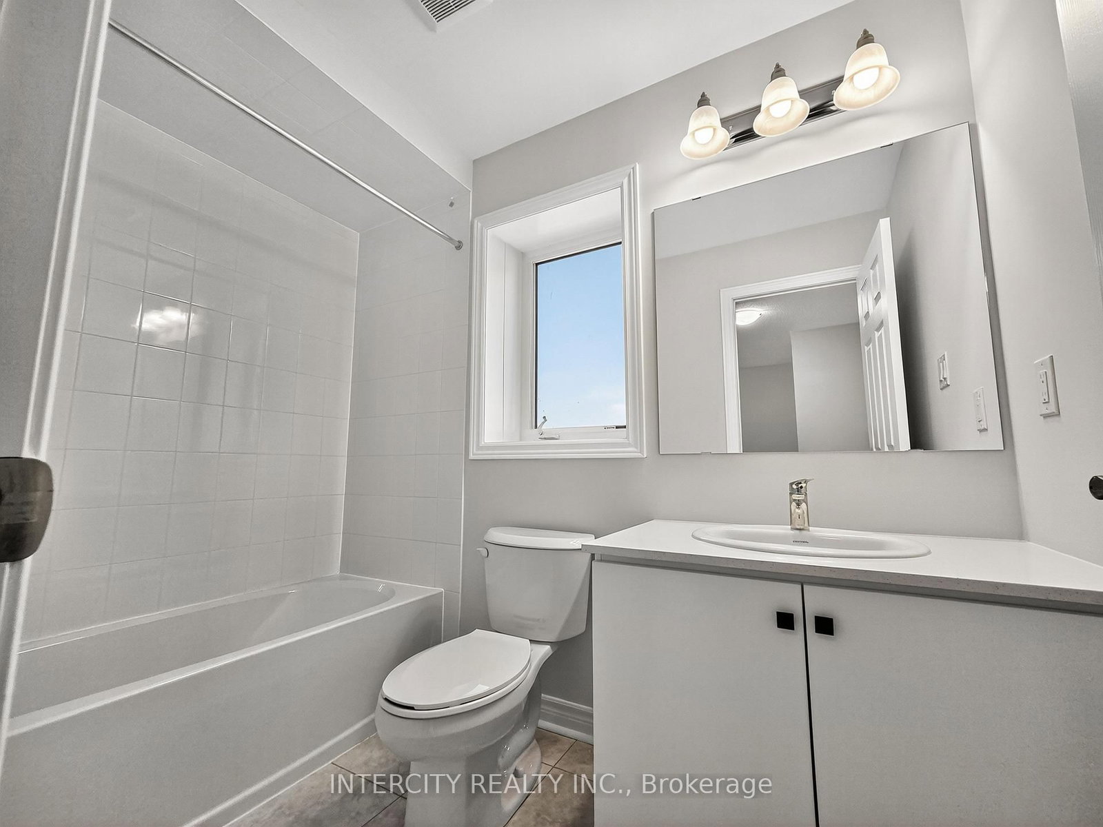 100 Grassbank Road • Brampton, ON photo 33