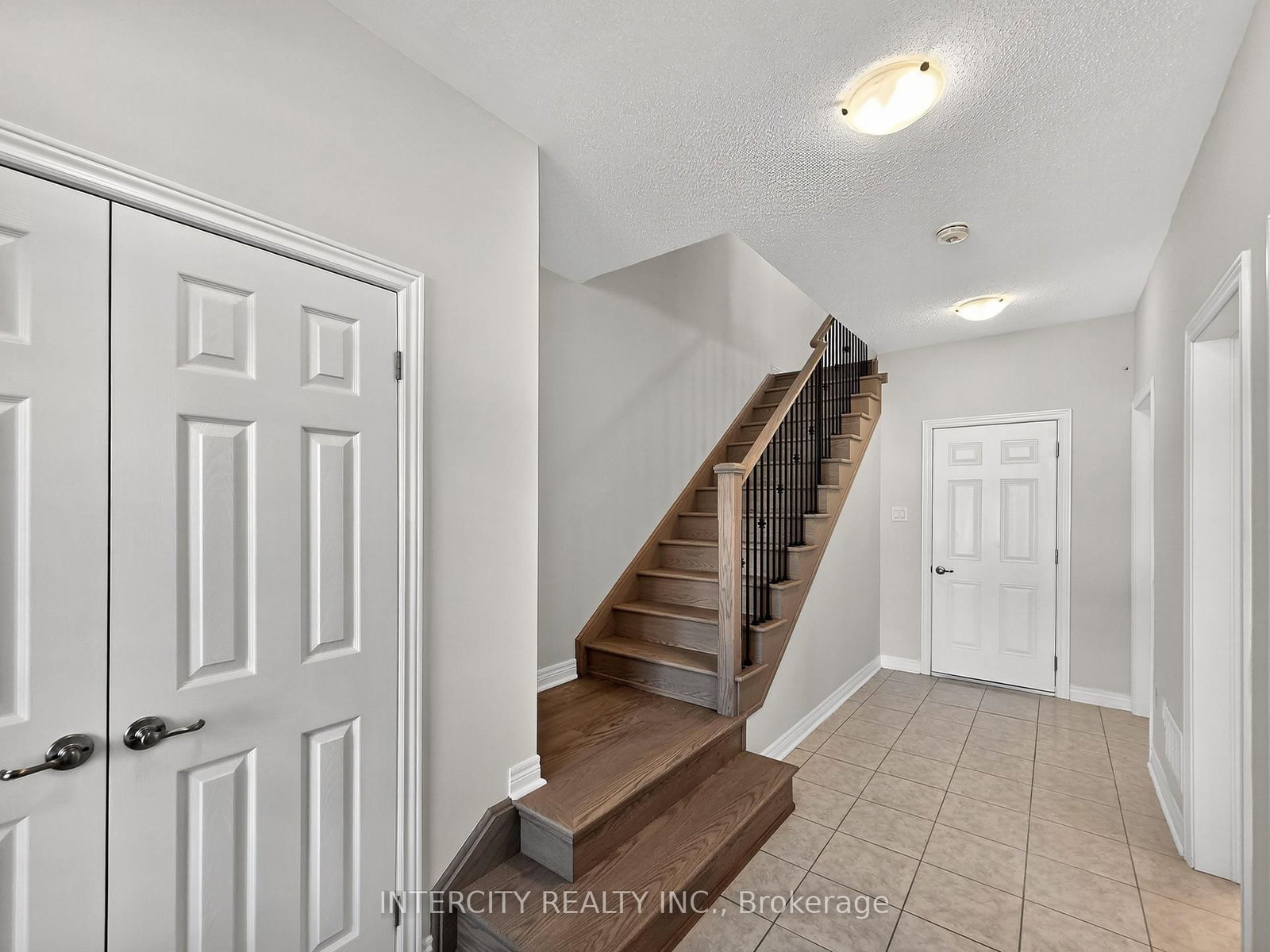 100 Grassbank Road • Brampton, ON photo 6