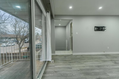 337 Hansen Road N — photo 5