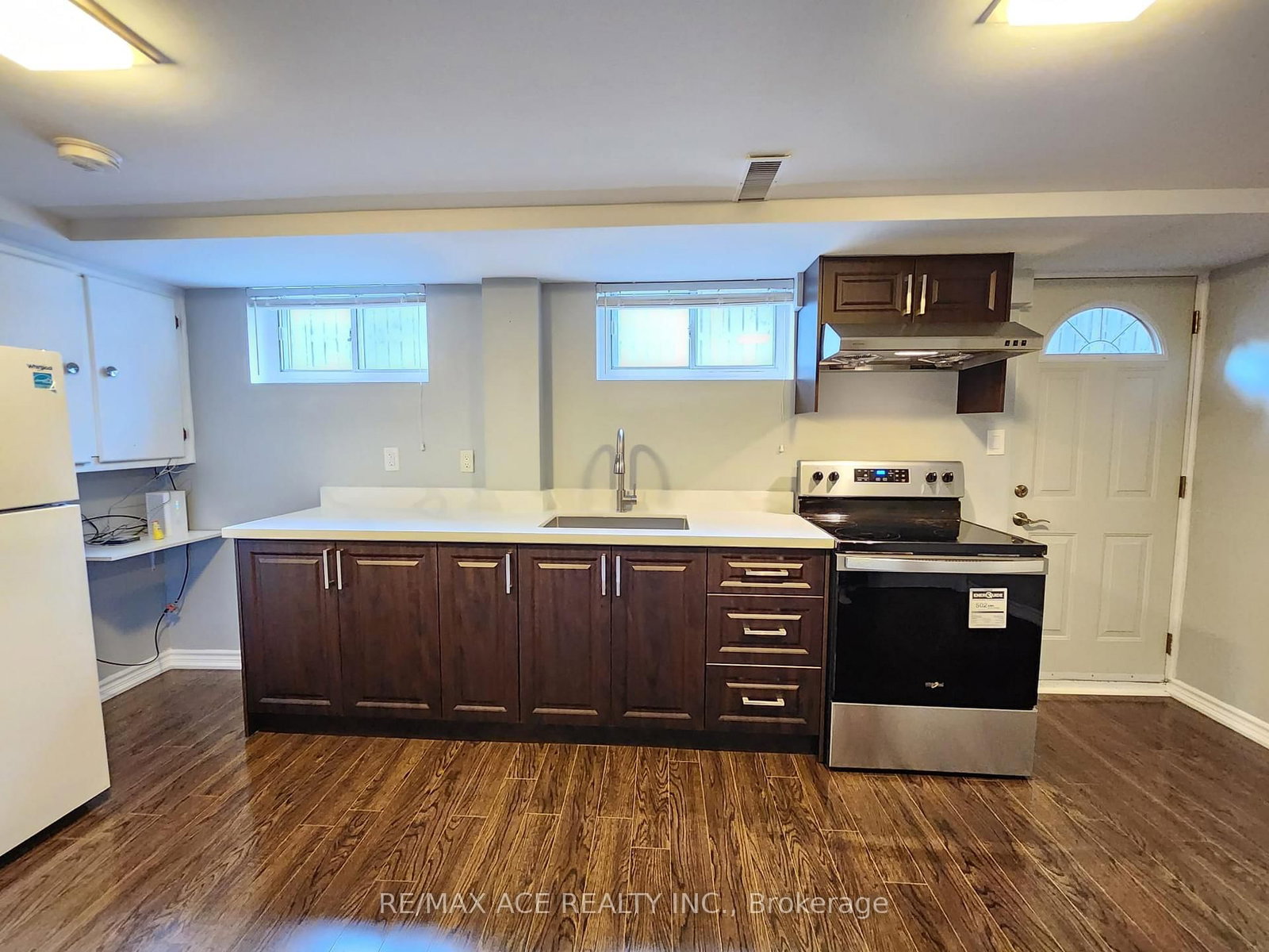 6 W Deane Park Drive, Unit Bsmt - Photo 2