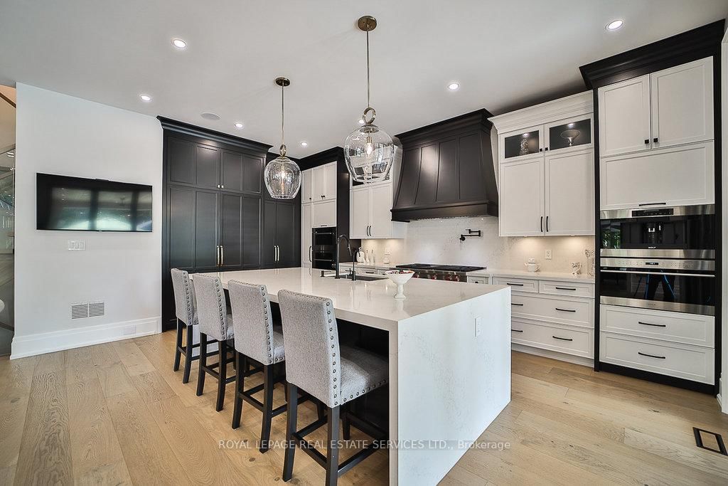 1301 Twin Oaks Dell • Mississauga, ON photo 10