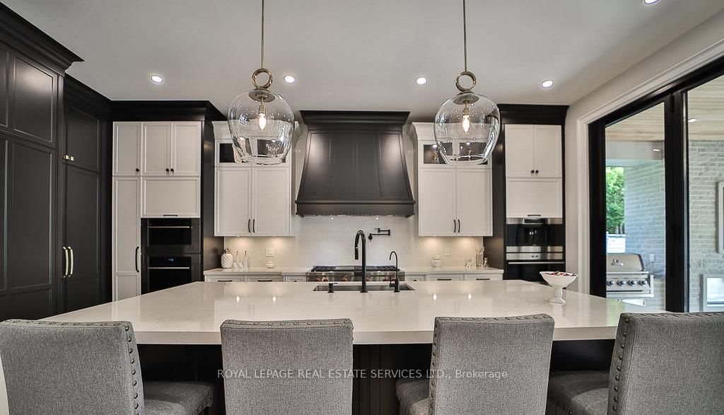 1301 Twin Oaks Dell • Mississauga, ON photo 12