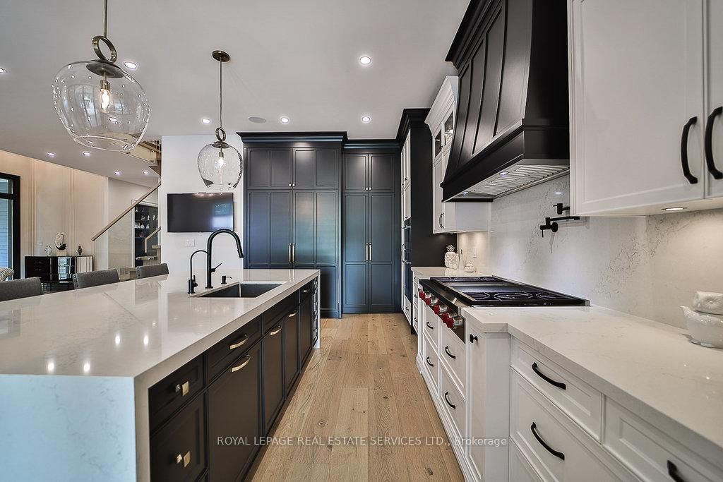 1301 Twin Oaks Dell • Mississauga, ON photo 13
