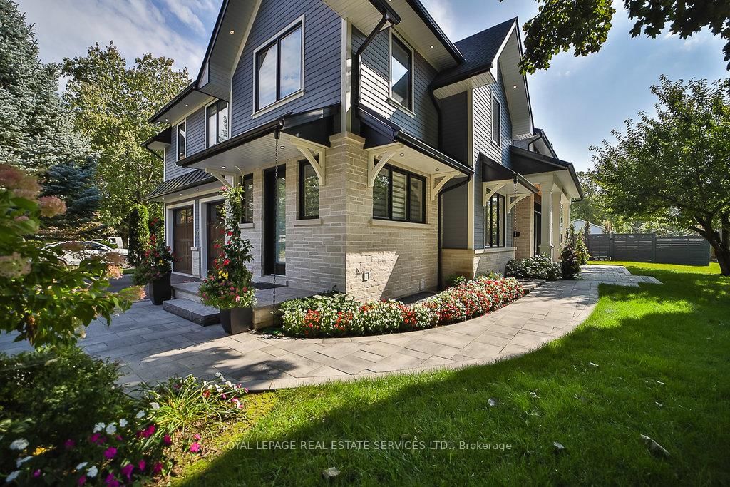 1301 Twin Oaks Dell • Mississauga, ON photo 2