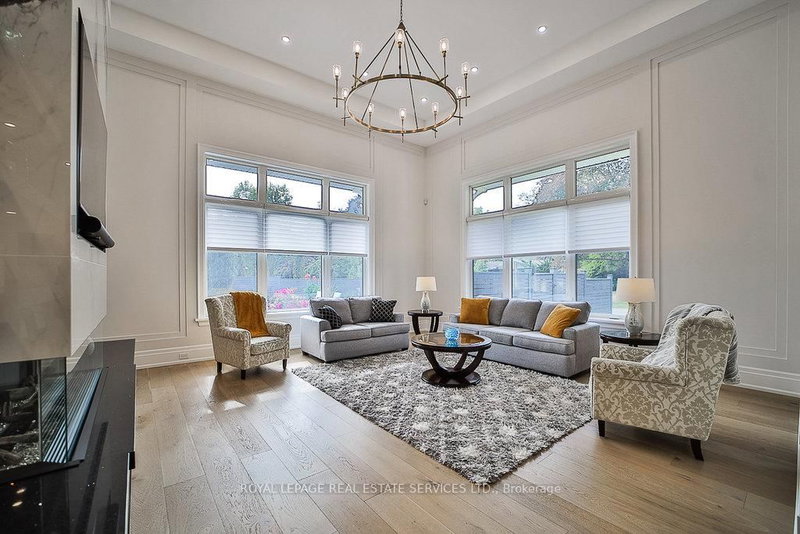 1301 Twin Oaks Dell