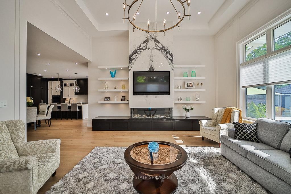1301 Twin Oaks Dell • Mississauga, ON photo 4