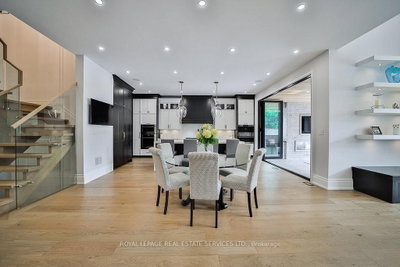 1301 Twin Oaks Dell • Mississauga, ON photo 8