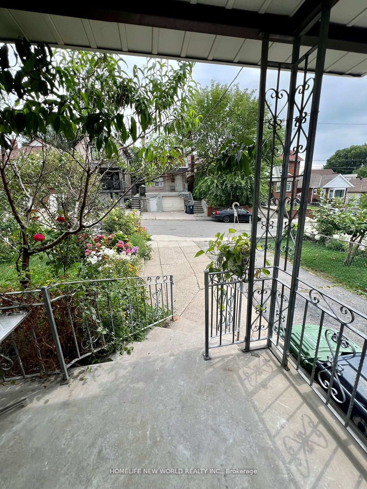 Upper-354 Kane Avenue, Toronto, ON, photo 3
