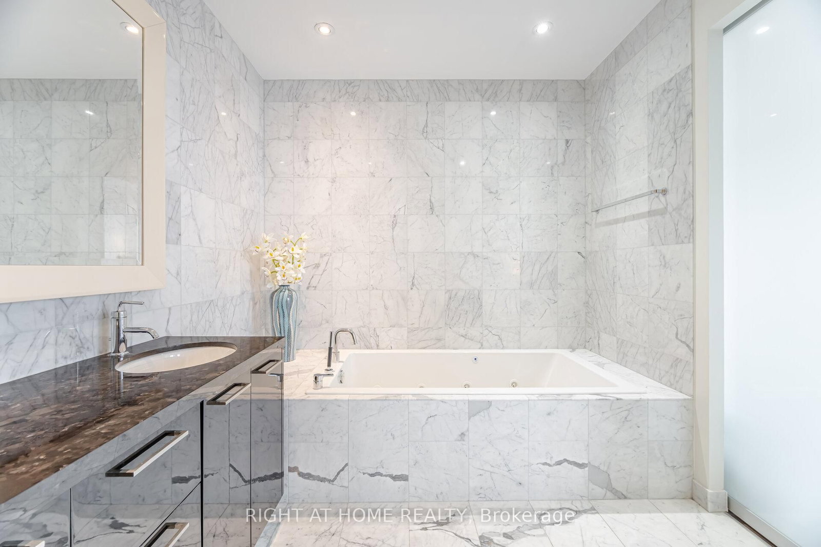 88 Park Lawn Road • #3005 • Toronto, ON photo 20