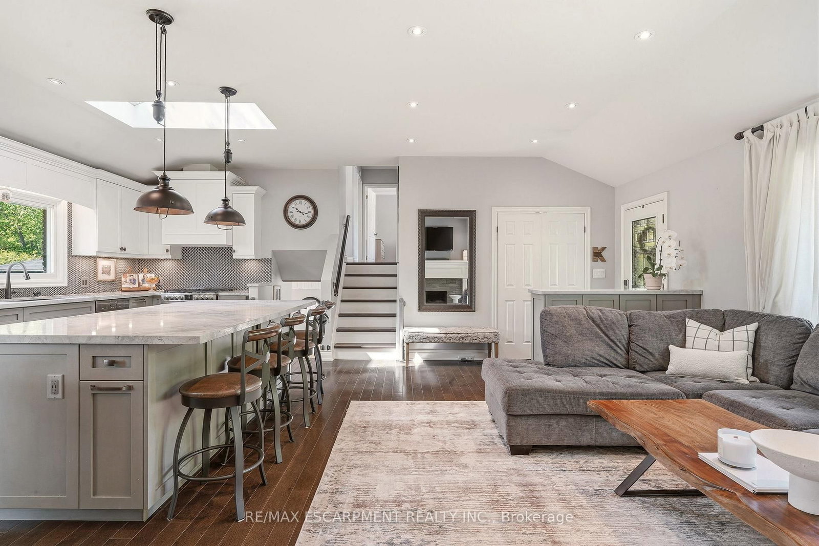 600 Deborah Crescent • Burlington, ON photo 6