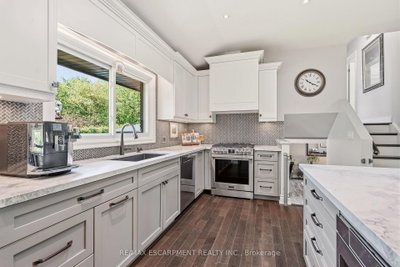 600 Deborah Crescent • Burlington, ON photo 9