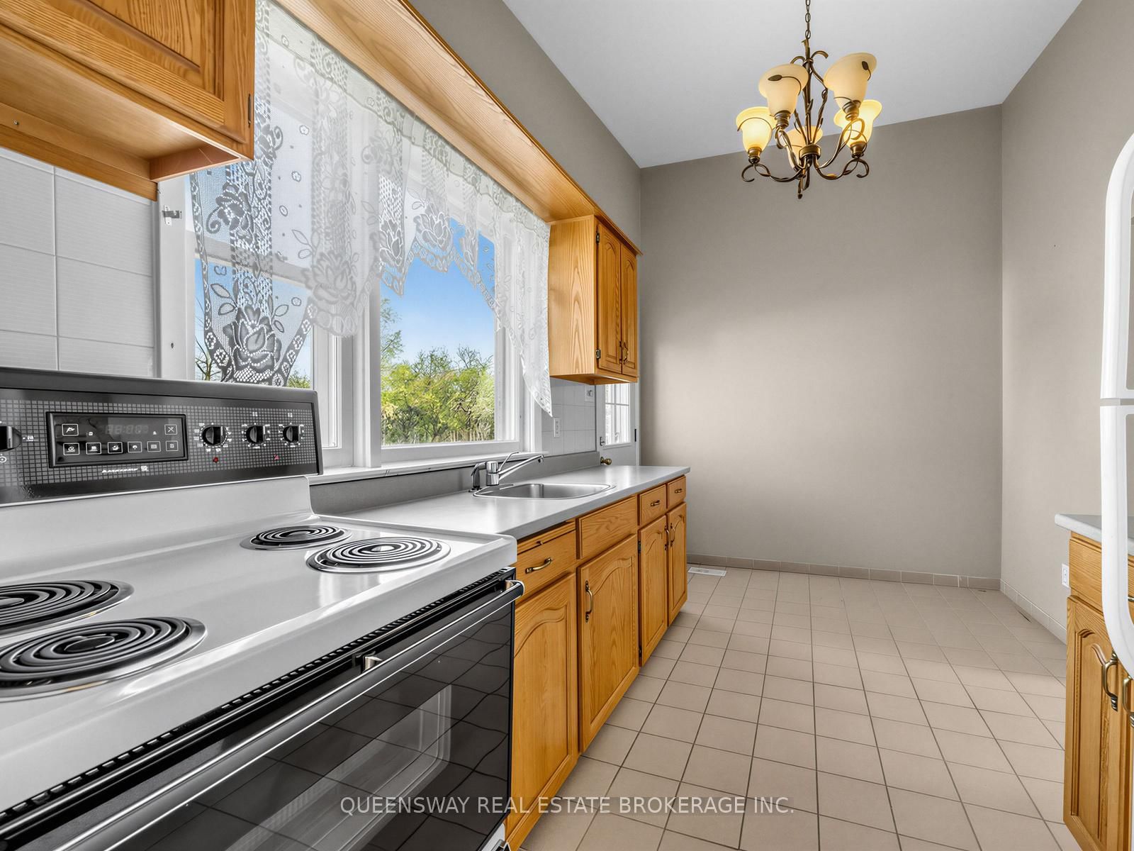 517 Pinegrove Road • Oakville, ON photo 11