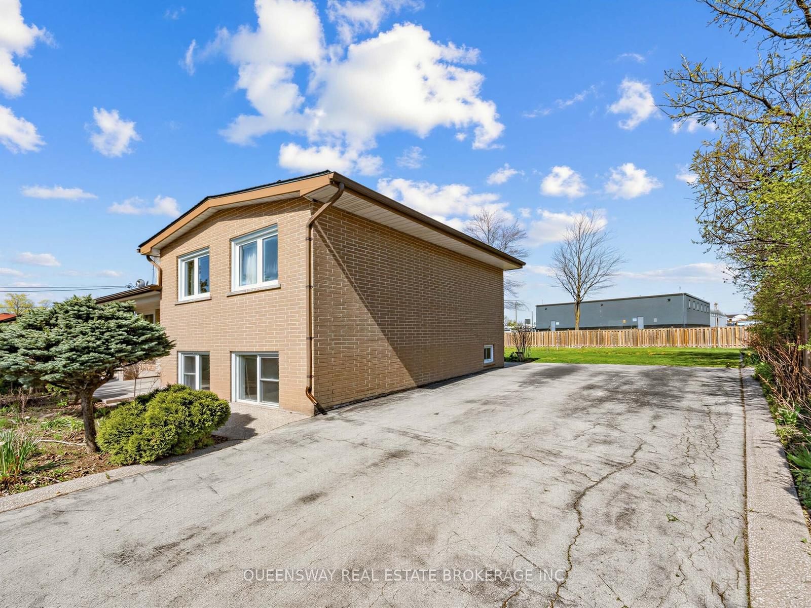 517 Pinegrove Road • Oakville, ON photo 29