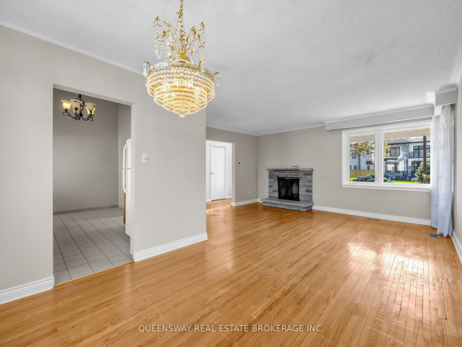 517 Pinegrove Road • Oakville, ON photo 6