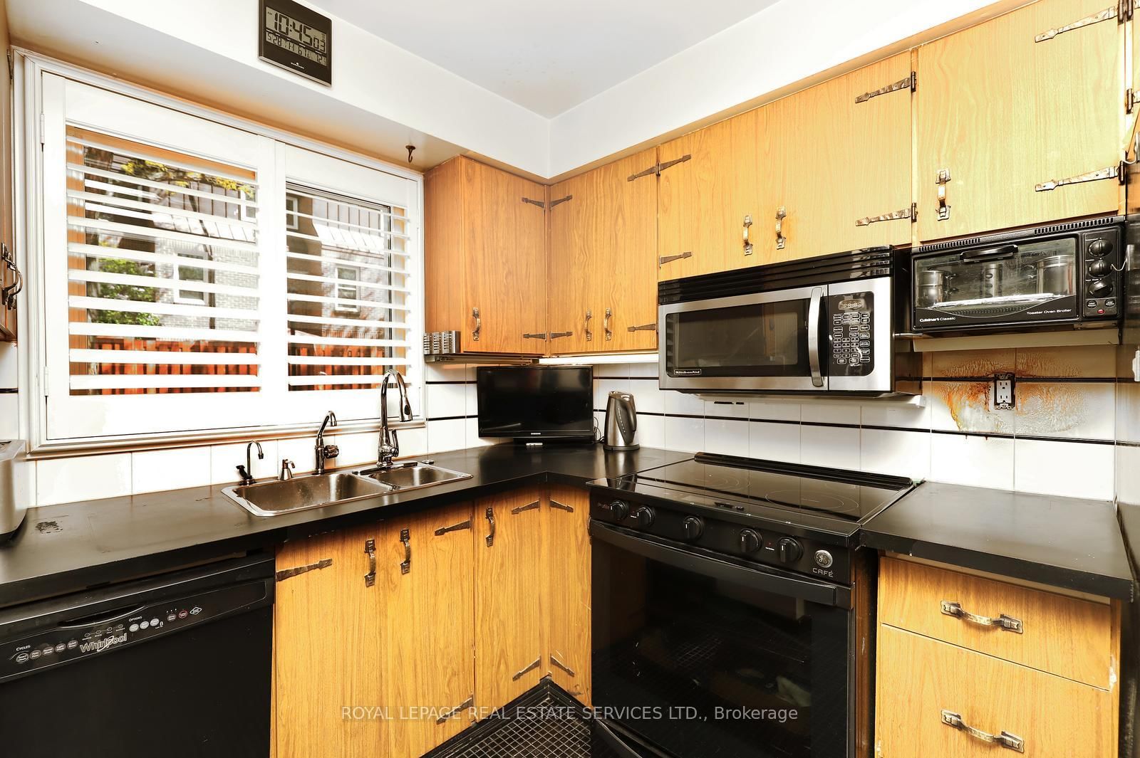 442 Perth Avenue, Unit 18 - Photo 13