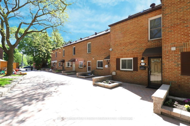 18 - 442 Perth Avenue