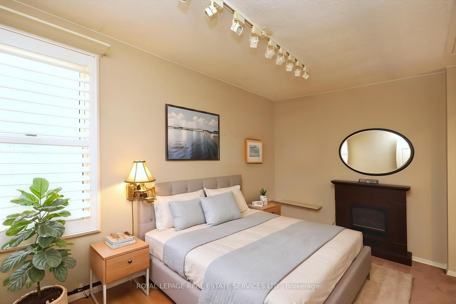 442 Perth Avenue, Unit 18 - Photo 32