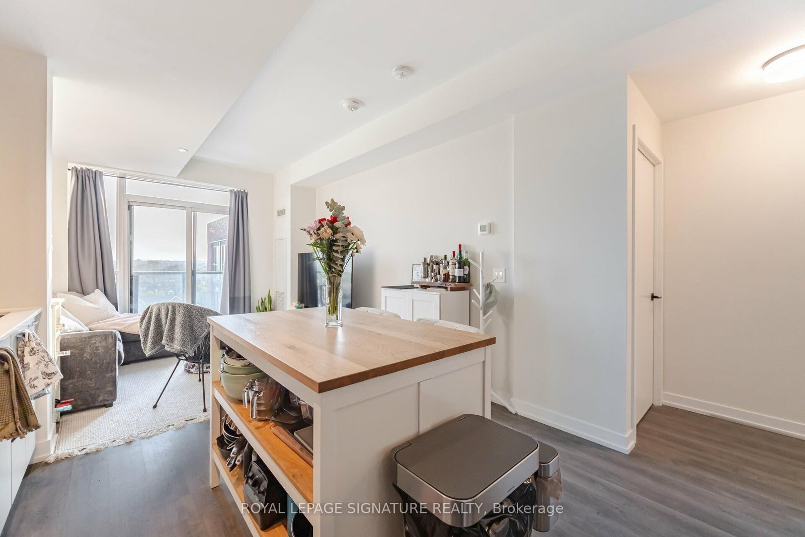 2300 St. Clair Avenue W, Unit 815 - Photo 10