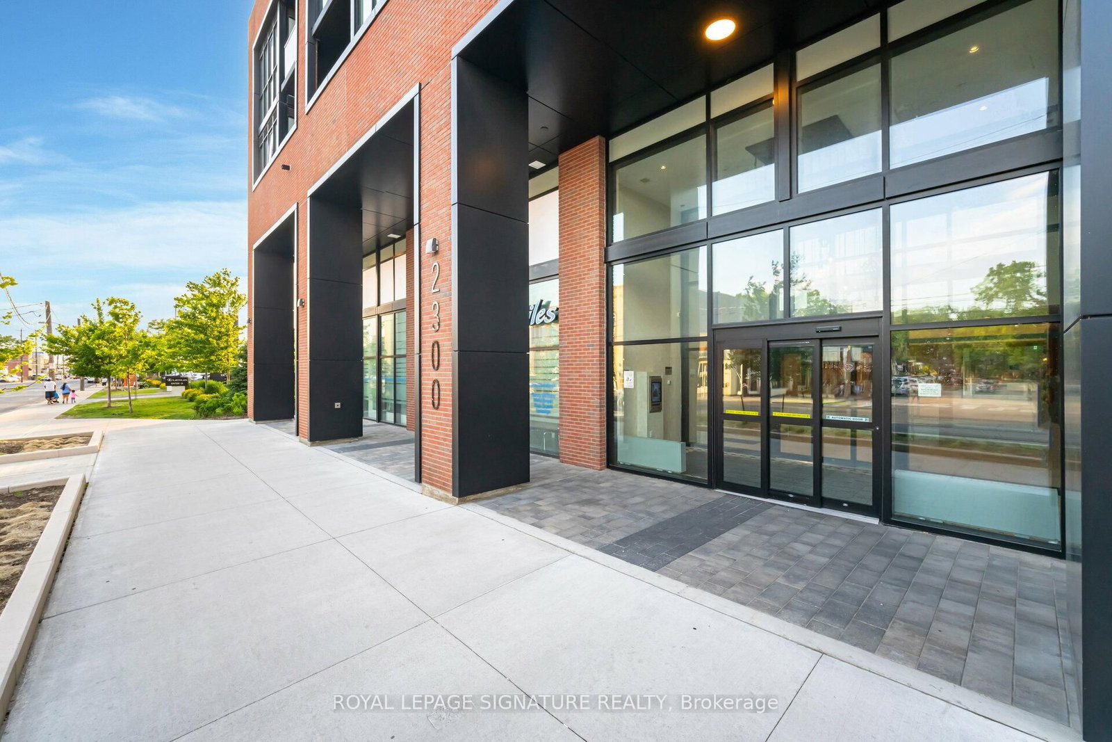 2300 St. Clair Avenue W, Unit 815 - Photo 2