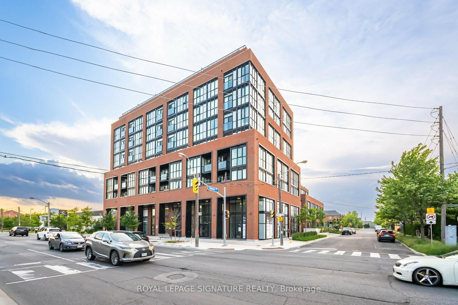 2300 St. Clair Avenue W, Unit 815 - Photo 37
