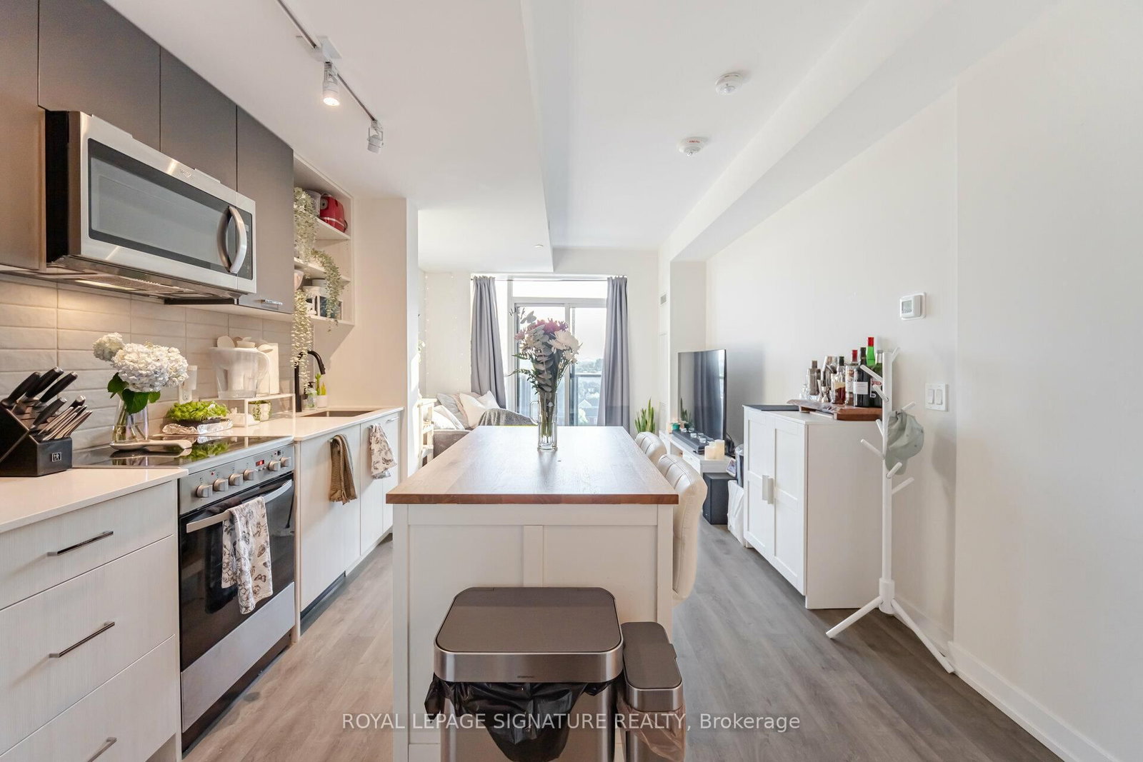 2300 St. Clair Avenue W, Unit 815 - Photo 9