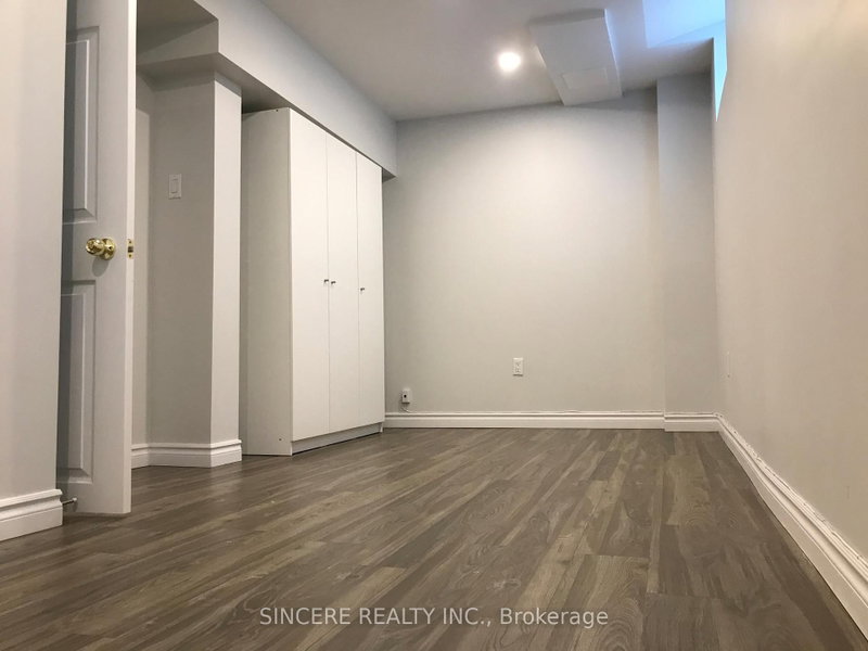 home for lease on Lower-5872 Osprey Boulevard