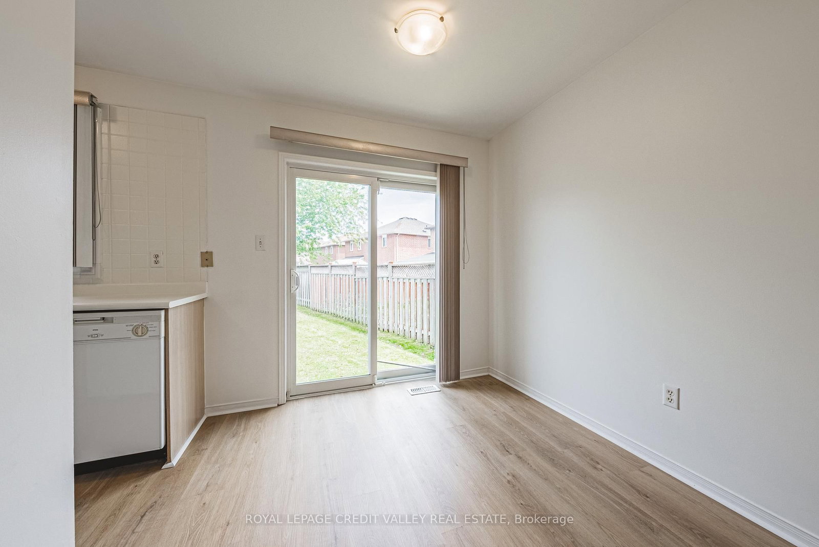 155 Saddletree Trail • Brampton, ON photo 12