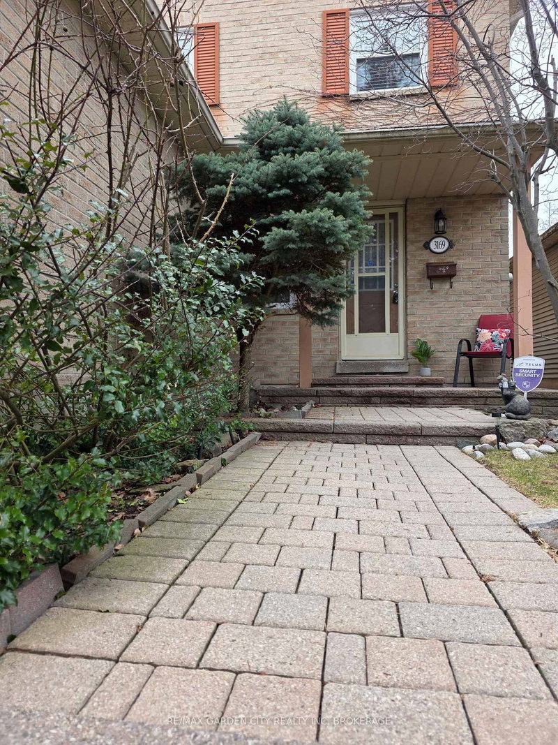 3169 Bartholomew Crescent