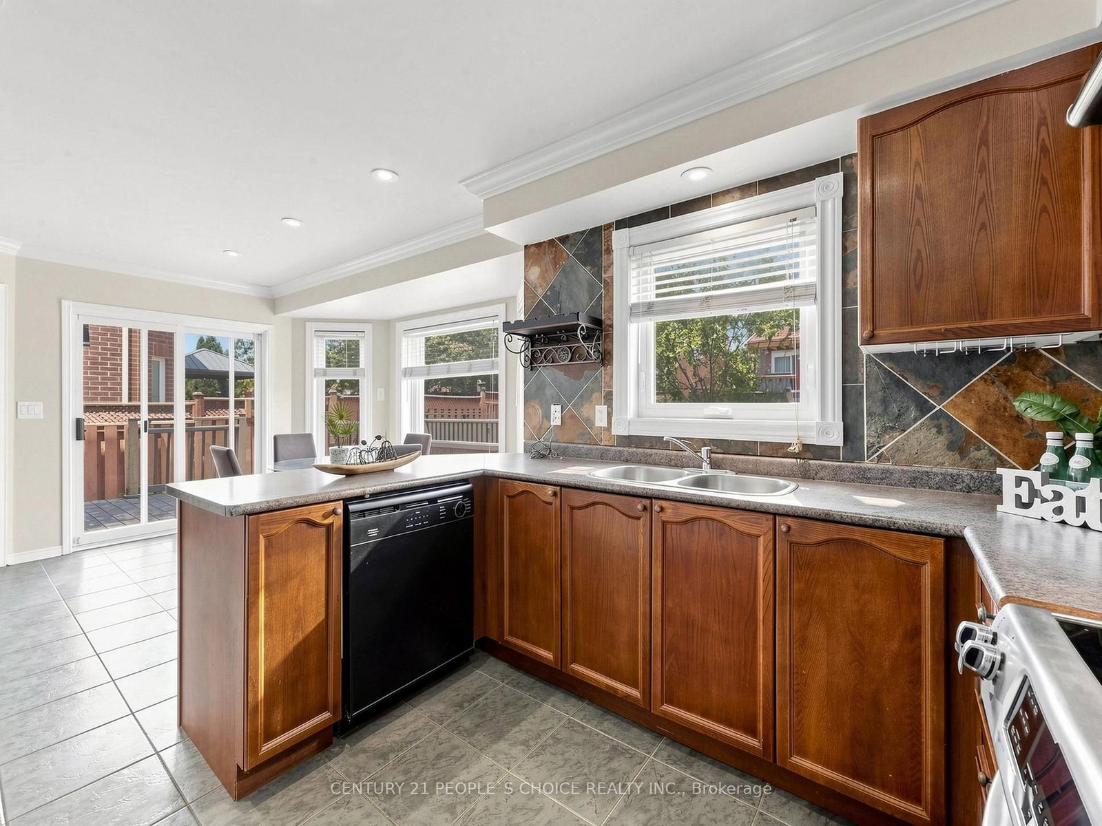 5615 Whitehorn Avenue • Mississauga, ON photo 14