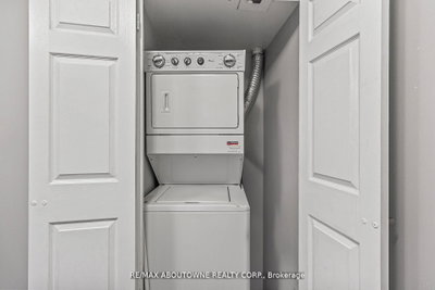 Unit 401 — 310 Burnhamthorpe Road W — more photos