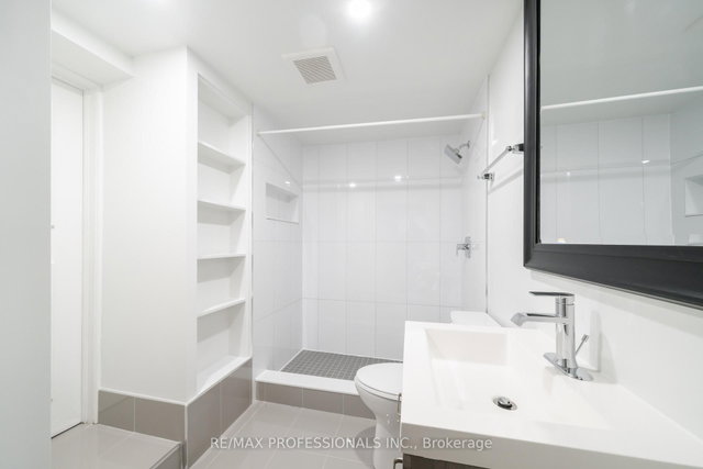 4 - 1485 King Street W