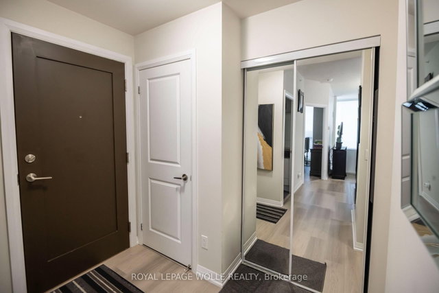 1601 - 75 Eglinton Avenue W