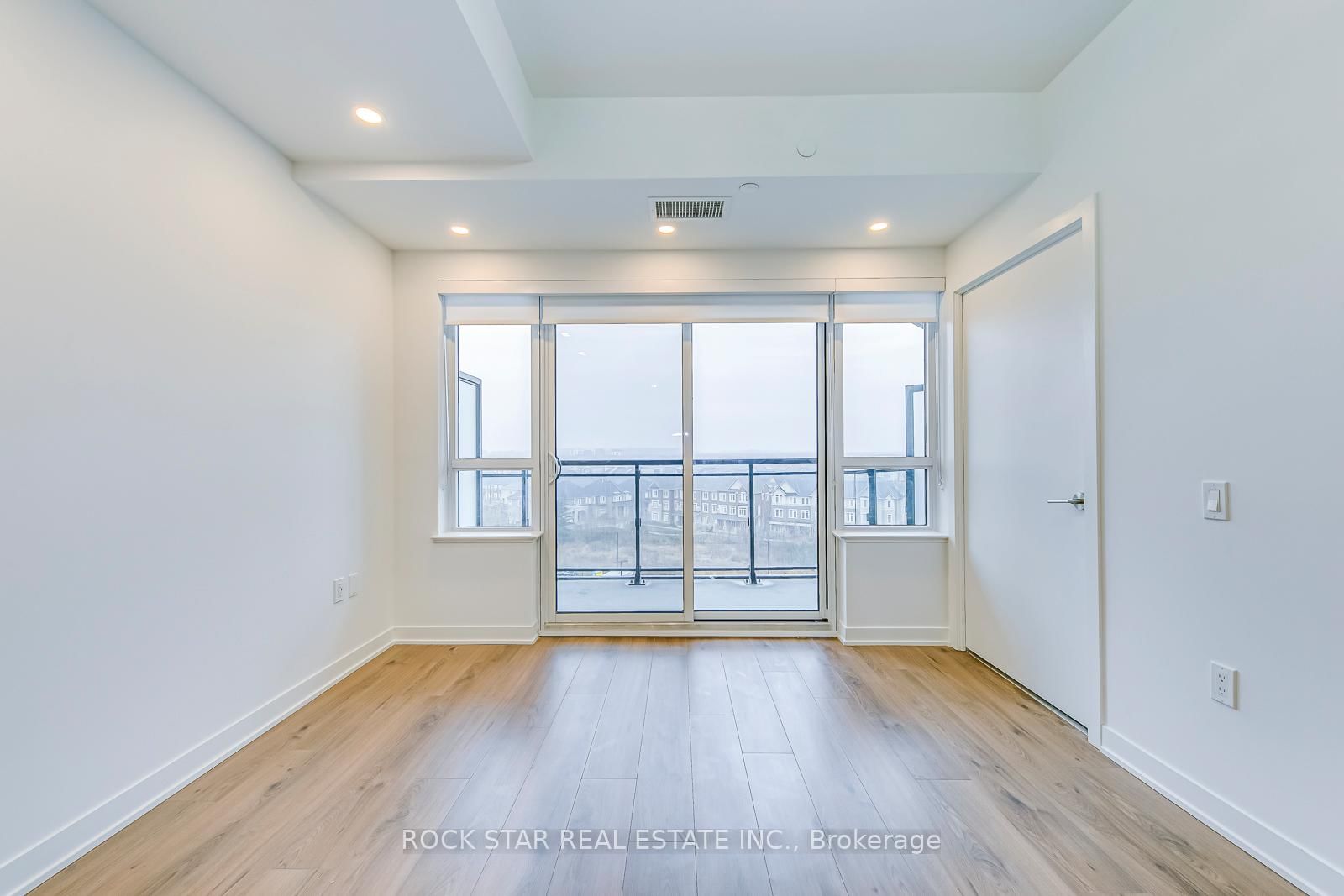 395 Dundas Street W • #601 • Oakville, ON photo 10